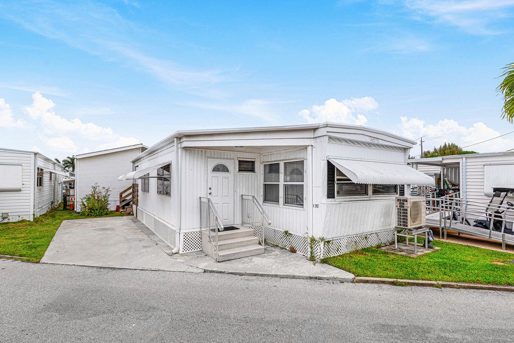 202 Palm Drive I, Briny Breezes, FL 33435