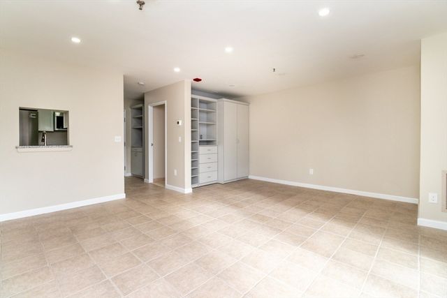 133 Commander Shea Blvd 204, Quincy, MA 02171