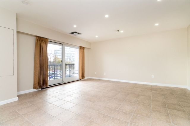 133 Commander Shea Blvd 204, Quincy, MA 02171