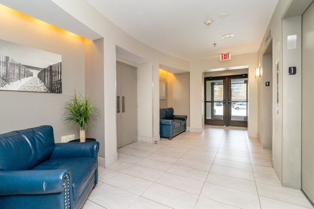 133 Commander Shea Blvd 204, Quincy, MA 02171