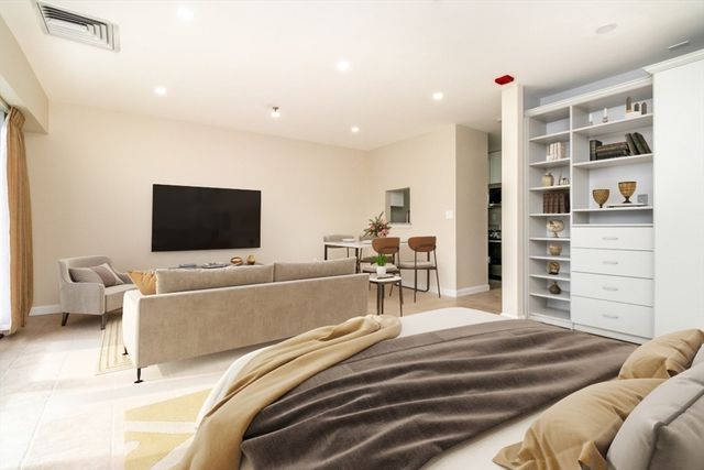 133 Commander Shea Blvd 204, Quincy, MA 02171