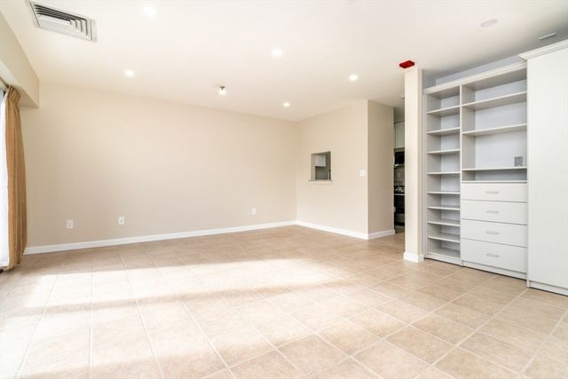 133 Commander Shea Blvd 204, Quincy, MA 02171