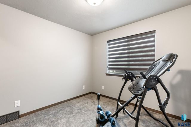 9008 W 23rd St Street, Sioux Falls, SD 57106