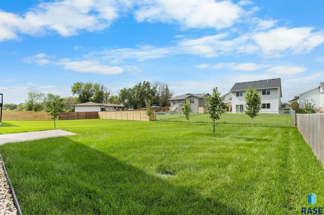 9008 W 23rd St Street, Sioux Falls, SD 57106