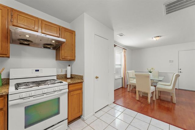 8252 Golf Green Circle, Houston, TX 77036