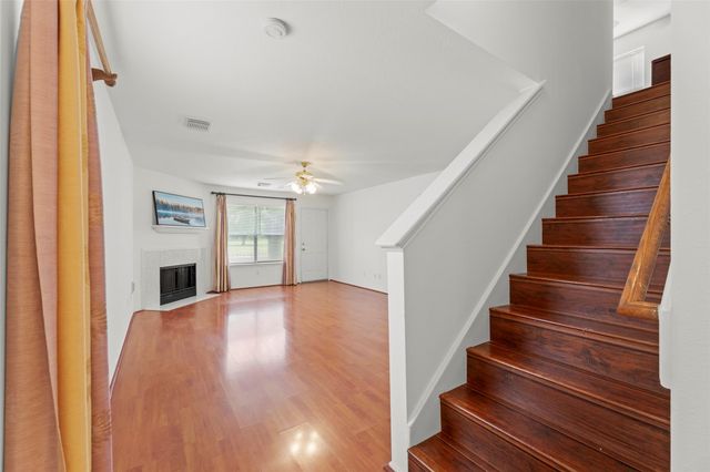8252 Golf Green Circle, Houston, TX 77036