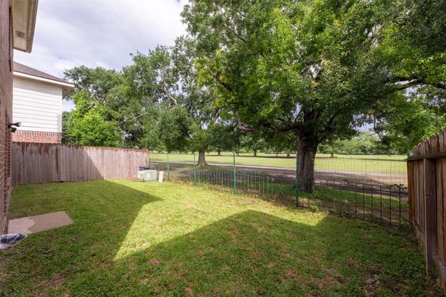 8252 Golf Green Circle, Houston, TX 77036