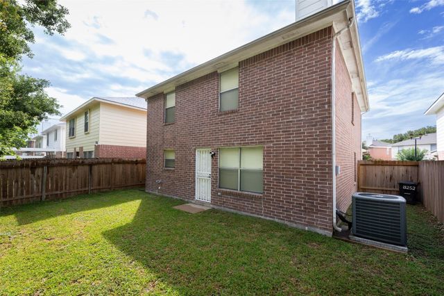 8252 Golf Green Circle, Houston, TX 77036