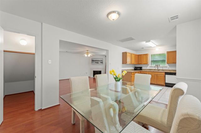 8252 Golf Green Circle, Houston, TX 77036