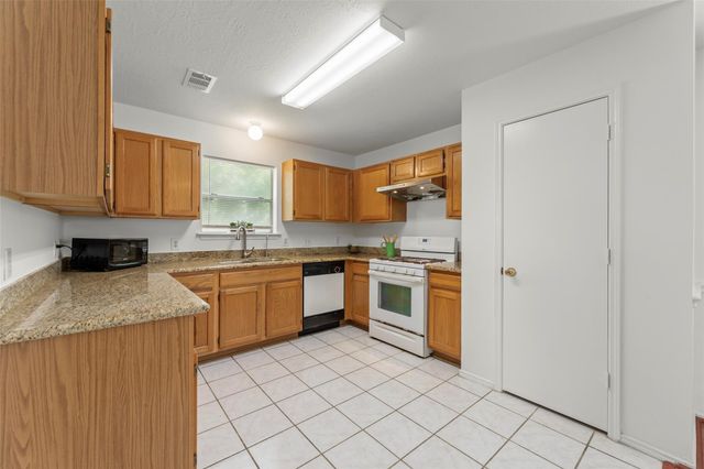 8252 Golf Green Circle, Houston, TX 77036