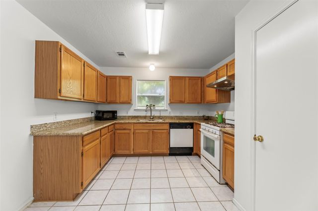 8252 Golf Green Circle, Houston, TX 77036