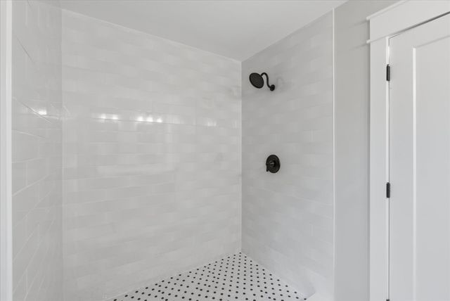 1236 Noble Drive, Port Barrington, IL 60010