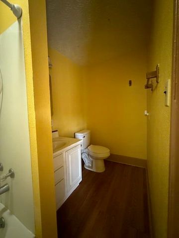 2333 N Lyon Avenue, Springfield, MO 65803