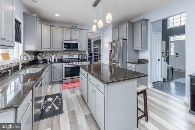 7 PALOMINO CIR, Mantua, NJ 08051
