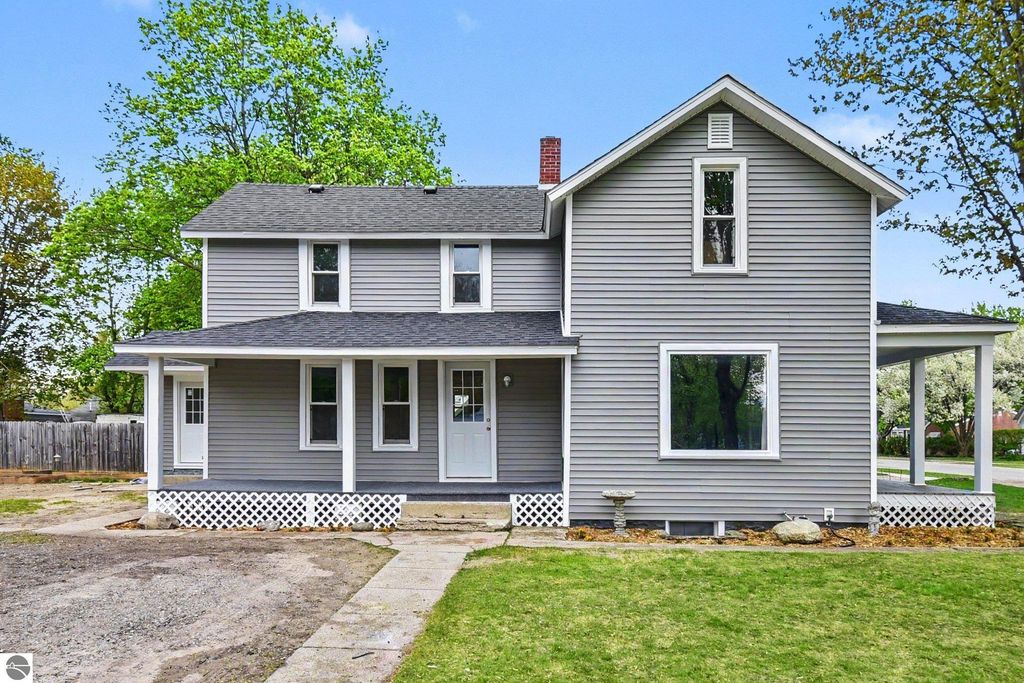 601 N Arcade Street, Gladwin, MI 48624