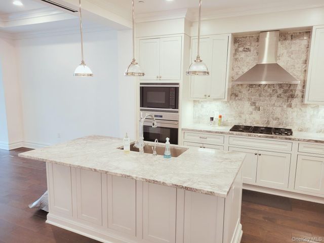 1000 Royal Court 1201, New Hyde Park, NY 11040