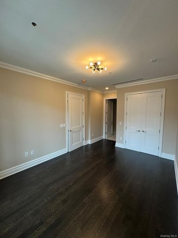 1000 Royal Court 1201, New Hyde Park, NY 11040