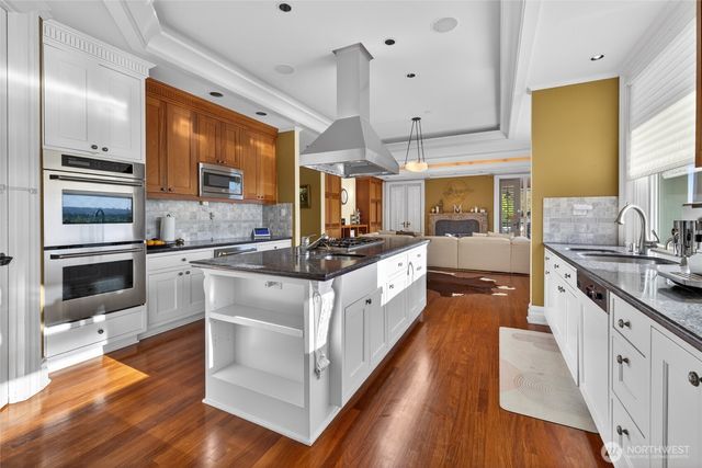 10419 NE 53RD Street, Kirkland, WA 98033