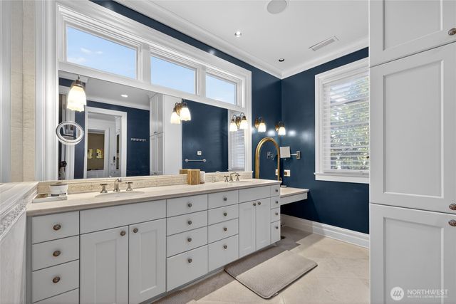 10419 NE 53RD Street, Kirkland, WA 98033