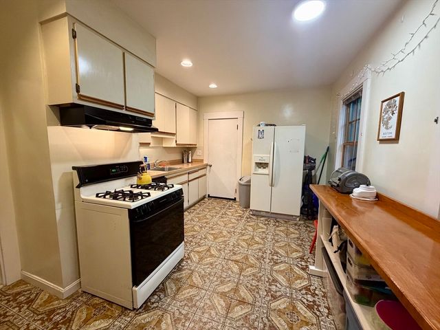 33 Pearl Street 1, Newton, MA 02458