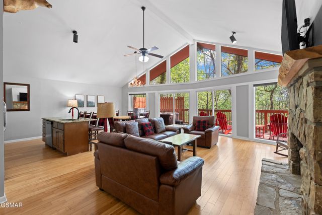 913 Echo Place, Gatlinburg, TN 37738