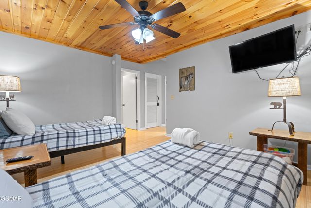 913 Echo Place, Gatlinburg, TN 37738