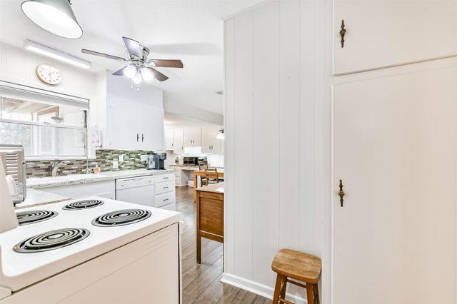 311 25th Avenue N, Texas City, TX 77590