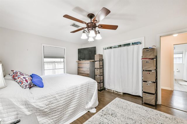 311 25th Avenue N, Texas City, TX 77590