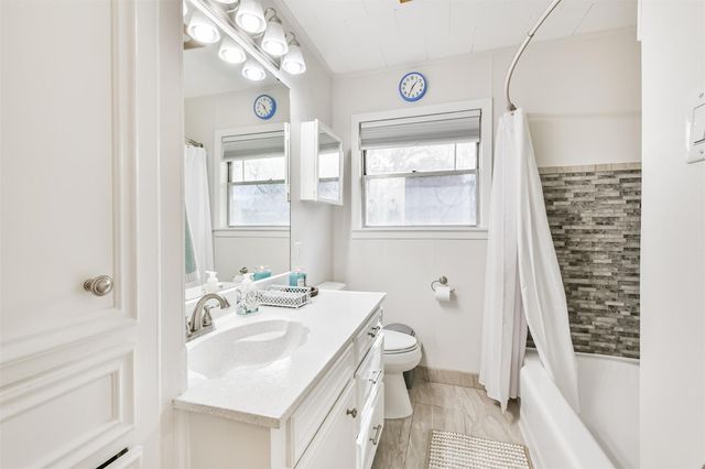 311 25th Avenue N, Texas City, TX 77590