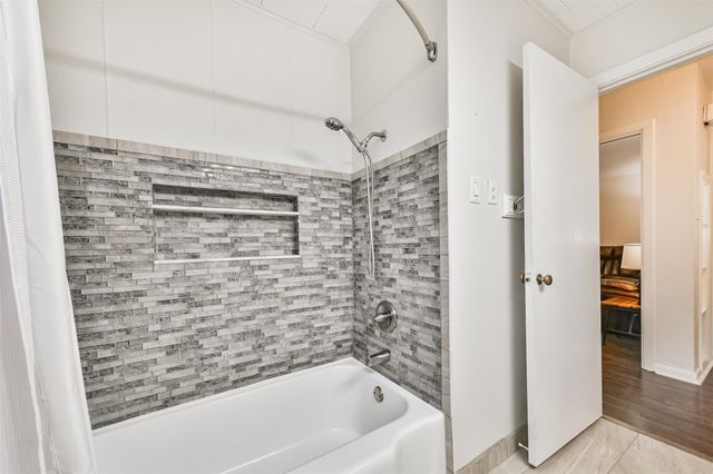 311 25th Avenue N, Texas City, TX 77590