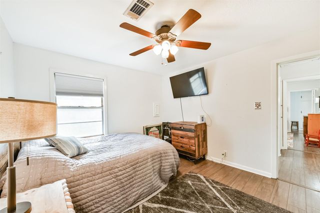 311 25th Avenue N, Texas City, TX 77590