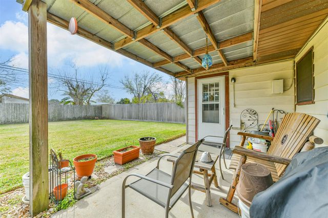 311 25th Avenue N, Texas City, TX 77590