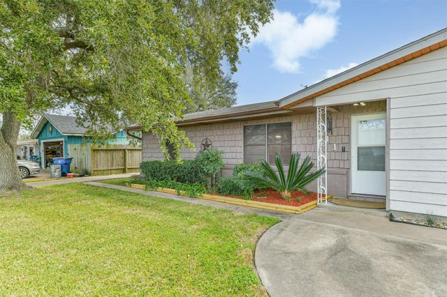 311 25th Avenue N, Texas City, TX 77590
