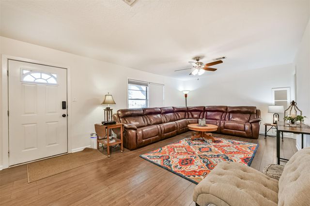 311 25th Avenue N, Texas City, TX 77590