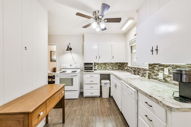 311 25th Avenue N, Texas City, TX 77590