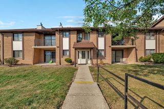 2212 Wharf Drive 2102, Woodridge, IL 60517