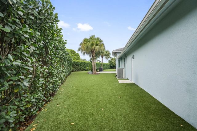 8179 Lakeview Drive, West Palm Beach, FL 33412