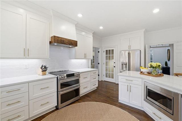 2105 Lake Grove Lane, Alpharetta, GA 30004