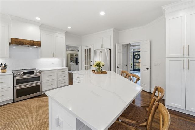 2105 Lake Grove Lane, Alpharetta, GA 30004