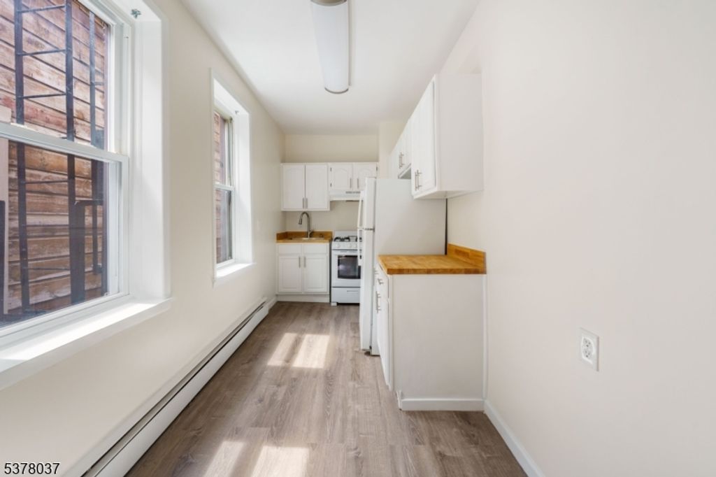 32 W 10Th St, Bayonne City, NJ 07002