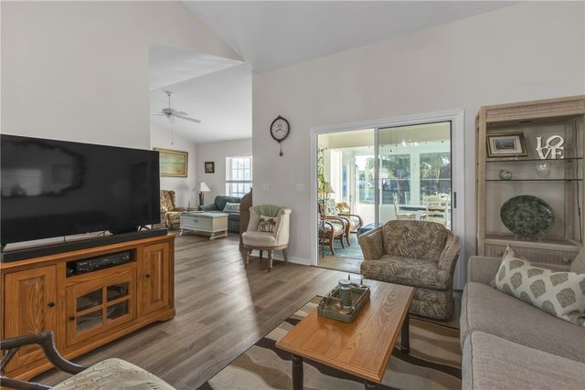 1807 Aynsley Way 1, Vero Beach, FL 32966