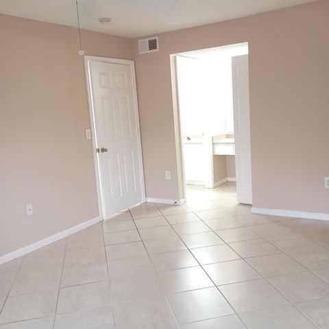 131 SW Palm Dr Apt 201, Port St Lucie, FL 34986
