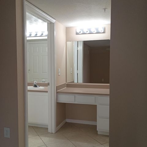 131 SW Palm Dr Apt 201, Port St Lucie, FL 34986