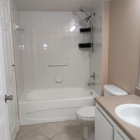 131 SW Palm Dr Apt 201, Port St Lucie, FL 34986