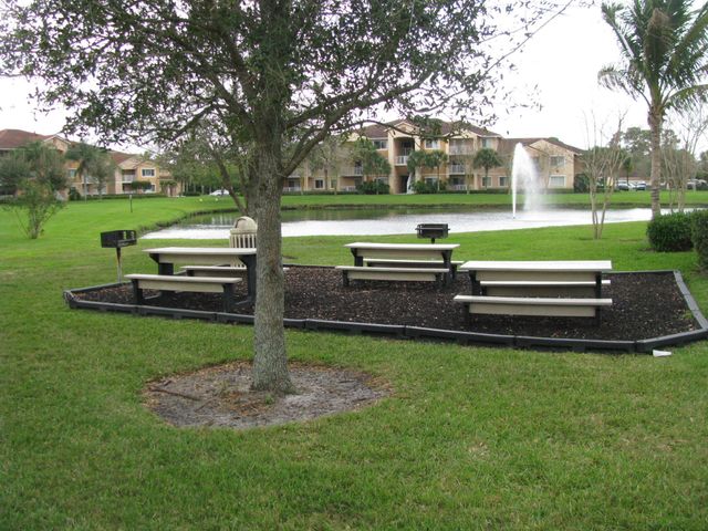 131 SW Palm Dr Apt 201, Port St Lucie, FL 34986