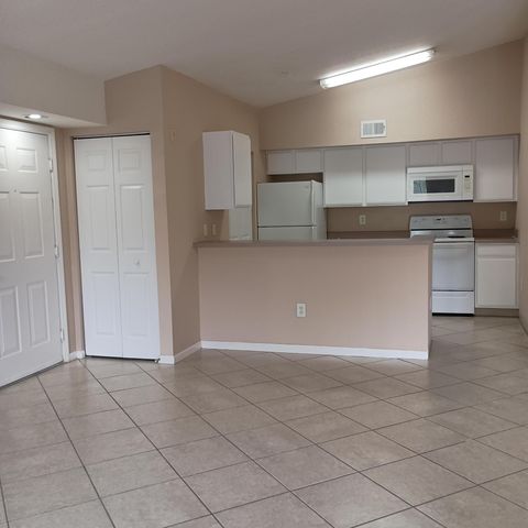 131 SW Palm Dr Apt 201, Port St Lucie, FL 34986