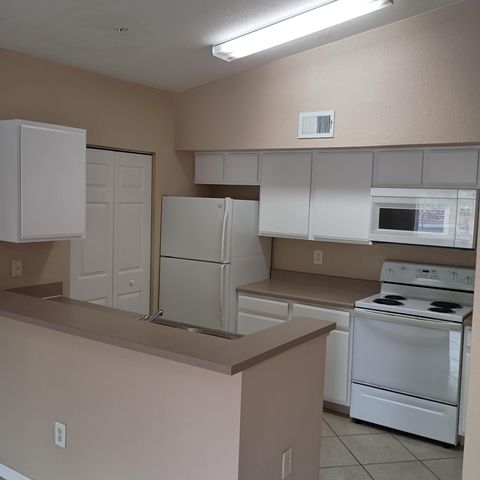 131 SW Palm Dr Apt 201, Port St Lucie, FL 34986