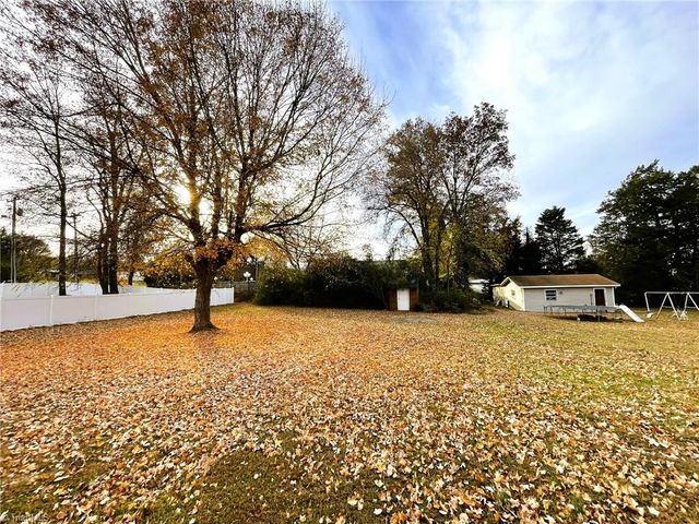 1142 Liberty Drive, Thomasville, NC 27360