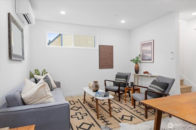 832 S Sullivan Street, Seattle, WA 98108