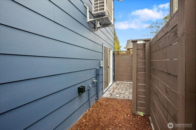 832 S Sullivan Street, Seattle, WA 98108